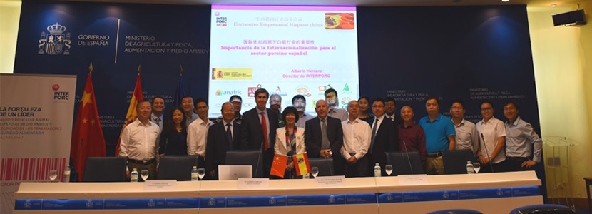 La Asociación de productores e industrias porcinas de China visita España
