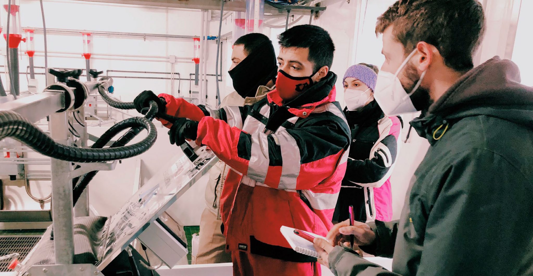 PROCLEANER X100 para la limpieza eficiente de granjas, distribuido por