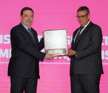 Luis Planas ha recibido el reconocimiento de INTERPORC, que celebra su décimo aniversario, por el apoyo y la defensa del sector porcino.