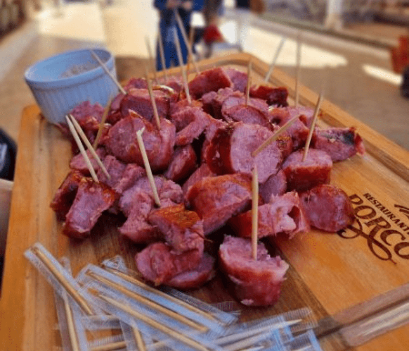 Mais de 160 kg de carne suína são utilizadas nas ações da ACSURS durante a Expointer