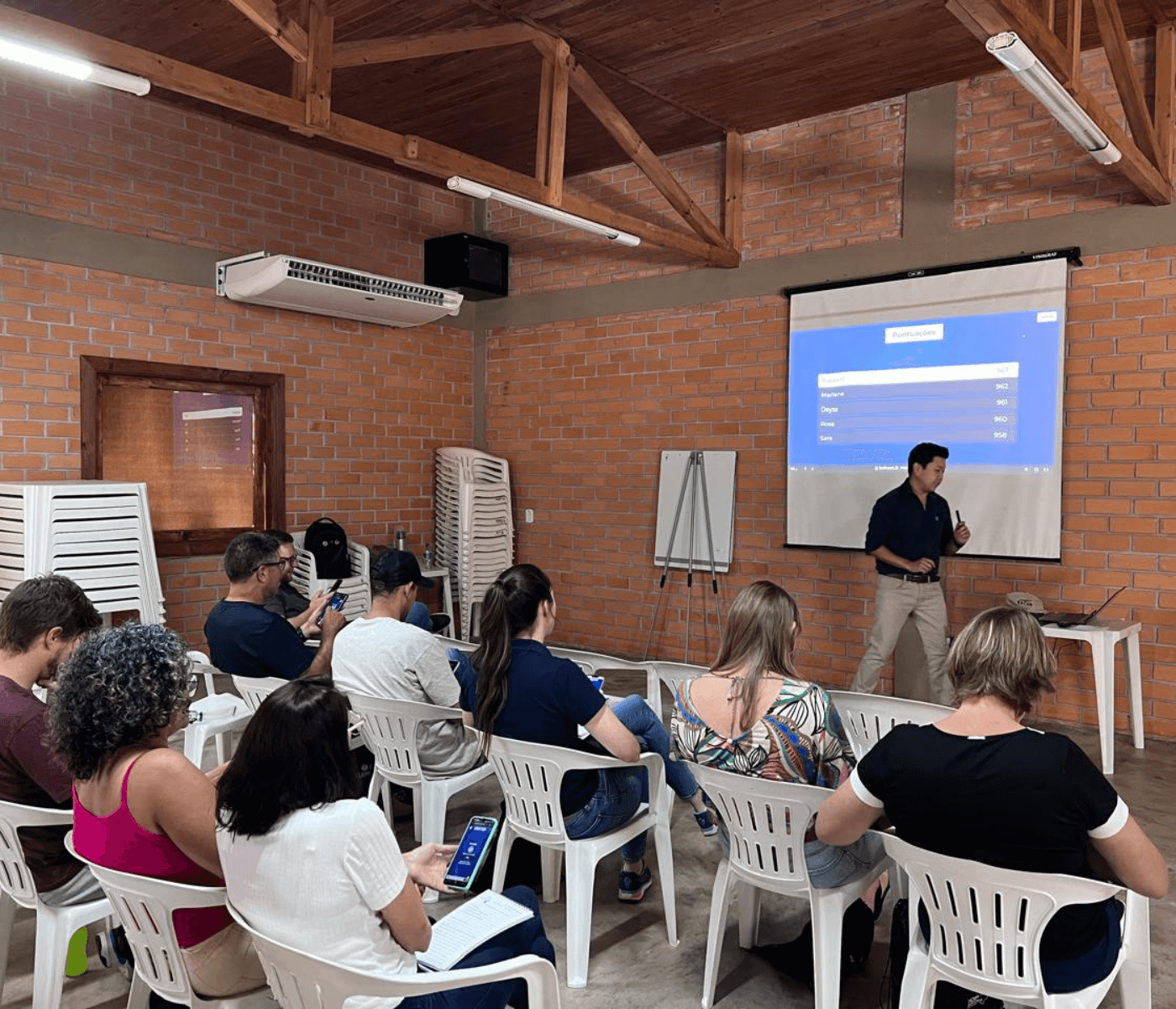 Vetanco Brasil leva à Escola de Suinocultura Frísia informações relevantes e atuais sobre biosseguridade         