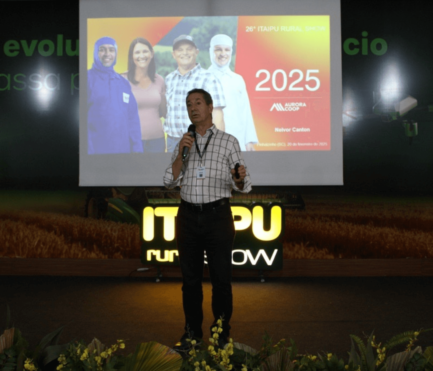 Neivor Canton lota auditório na Itaipu Rural Show ao projetar rumos do cooperativismo brasileiro