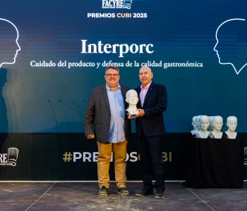 INTERPORC recibe el Premio Cubí 2025 por su cuidado del producto y defensa de calidad gastronómica, reconociendo la excelencia del porcino.