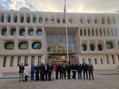 Aragón y el sector porcino se reúnen con el embajador de China en España para avanzar en la reducción de aranceles y potenciar exportaciones.