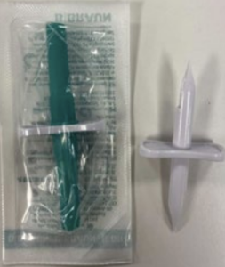 Figura 4. Dispositivo para la reconstitución higiénica de vacunas, diseñados para perforar ambos viales y transferir el diluyente al liofilizado sin necesidad de abrirlos ni manipularlos directamente.