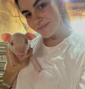 LAURA MATAS, veterinaria de porcino en ARS ALENDI, S.A.