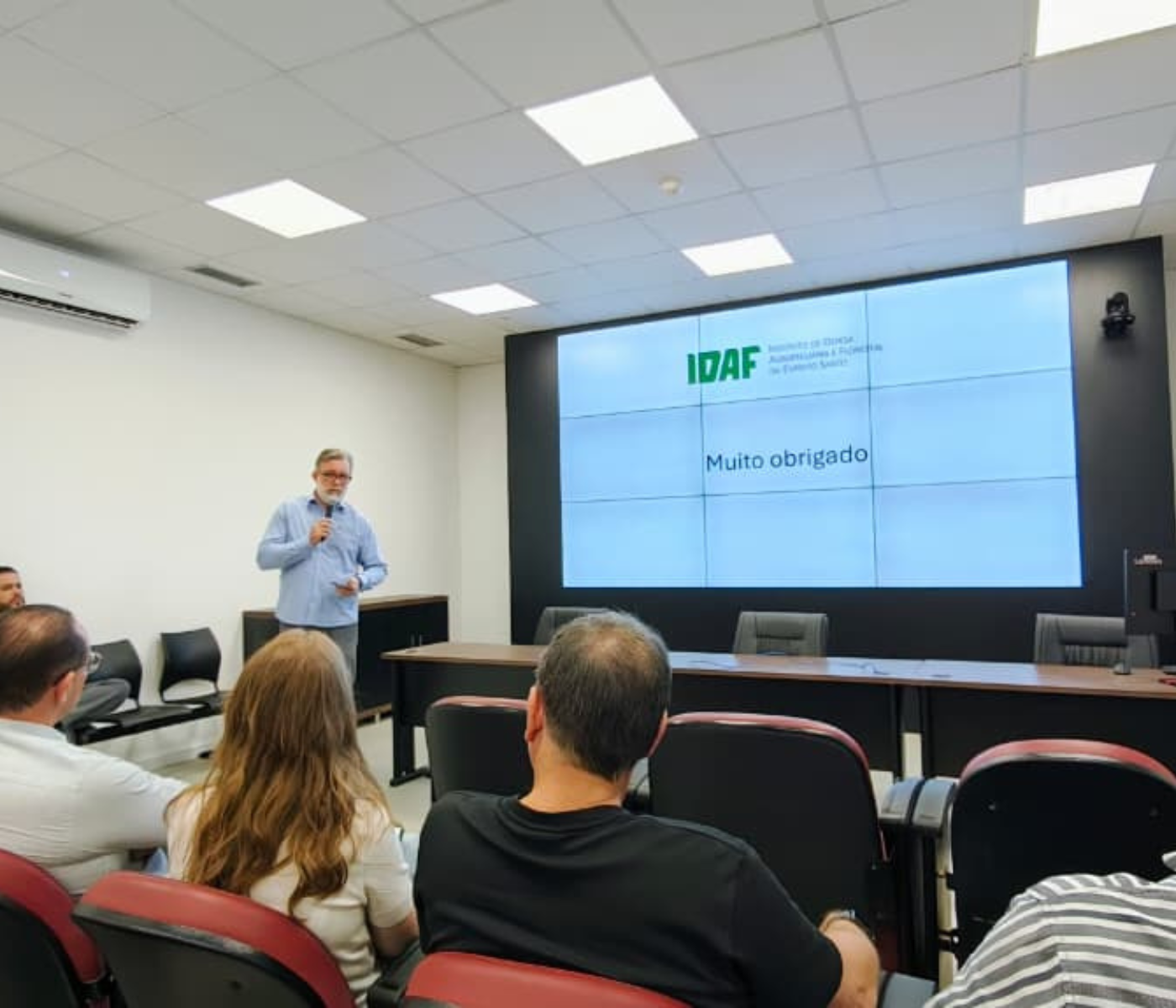 Setor da avicultura e da suinocultura capixaba discutem proposta de credenciamento de empresas para apoio à inspeção em reunião no Idaf