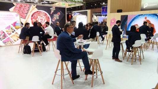 INTERPORC destaca en Alimentaria con gran afluencia y su participación en eventos sobre bioseguridad, dieta mediterránea y futuro alimentario.