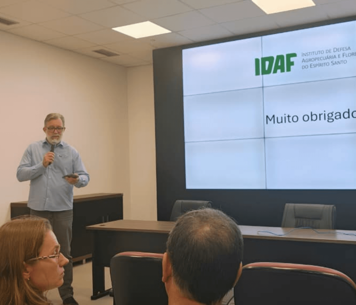 Setor da avicultura e da suinocultura capixaba discutem proposta de credenciamento de empresas para apoio à inspeção em reunião no Idaf