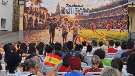 INTERPORC cierra ‘Orgullo Rural’ con más de 7.000 asistentes y 4.125 bocadillos de jamón repartidos en ocho municipios durante el Mundial.
