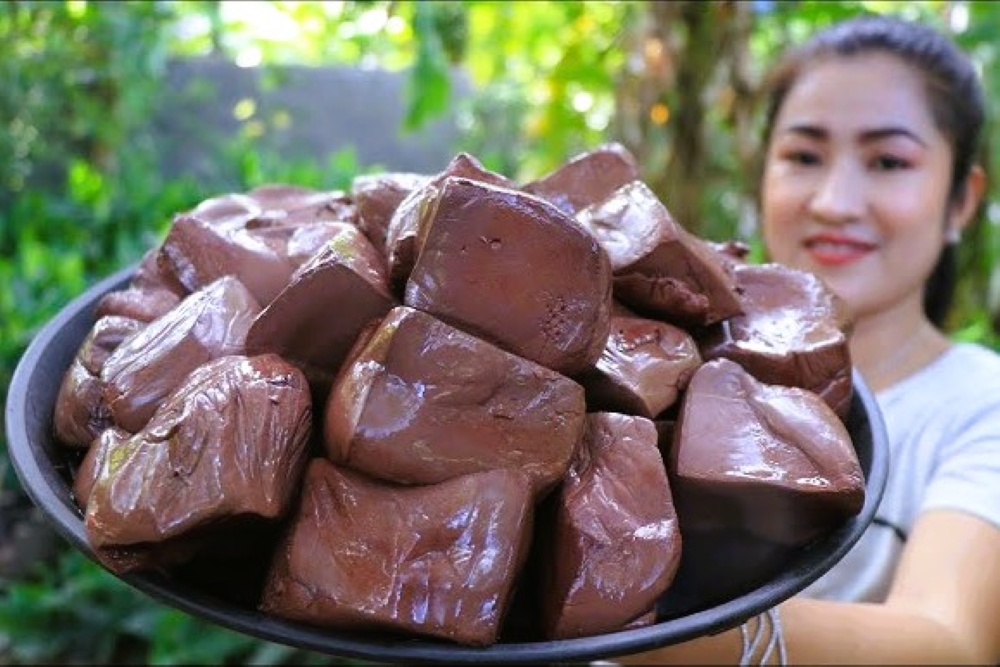 Pig blood curd demand overwhelms Singapore supply