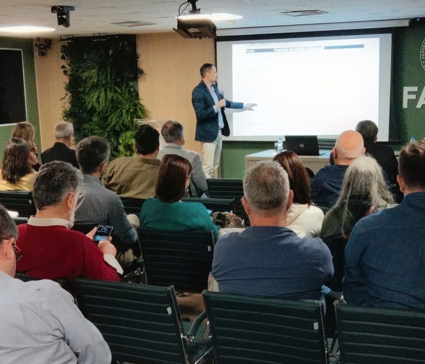Javali: quem responde quando o problema passa da porteira?
